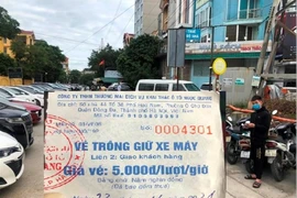 Bãi trông giữ xe không phép, “chặt chém” người dân gửi xe đi tàu Cát Linh- Hà Đông