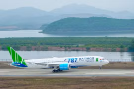 Hàng không đồng loạt hủy chuyến, dời lịch bay sớm do ảnh hưởng bão số 9