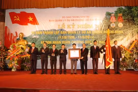 Ban QLDA đường Hồ Chí Minh đón nhận Huân chương độc lập hạng Ba