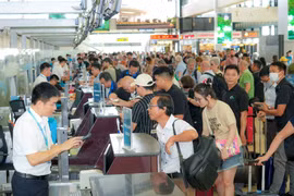 Vé máy bay đắt đỏ ảnh hưởng việc đi lại, Bộ Giao thông yêu cầu rà soát