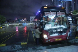 Hà Nội: Bến xe vắng đìu hiu, xe khách "chở gió" về Thủ đô