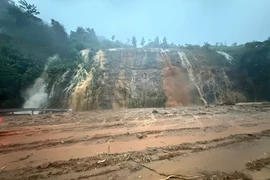 Bắc bộ se lạnh về đêm và sáng, Trung bộ đang mưa sầm sập