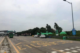 Từ mai, 1-6: Chỉ thu phí không dừng trên cao tốc Hà Nội- Hải Phòng, bố trí 15 điểm dán thẻ