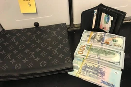 Khách thương gia bỏ quên 1 tỷ đồng trên máy bay