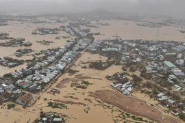 Đi tìm nguyên nhân khiến mưa lũ liên tiếp phá kỷ lục ở Trung bộ