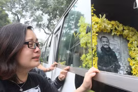 Dòng người khóc thương, tiễn Trần Lập về nơi vĩnh hằng