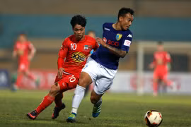 HLV Hữu Thắng dự khán, Công Phượng và Văn Toàn "tắt điện"