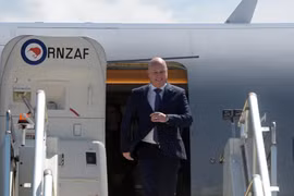 Thủ tướng New Zealand ‘đi nhờ’ máy bay thương mại sau khi chuyên cơ gặp sự cố