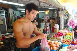 Hết "hotboy đậu phụ" đến lượt "hotboy trái cây" gây "bão" mạng Trung Quốc