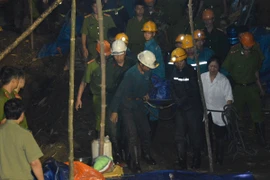 Đưa thi thể nạn nhân cuối cùng ra khỏi hầm lò bị sập