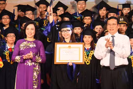 Hà Nội tuyên dương 100 thủ khoa tốt nghiệp đại học