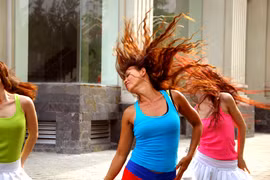 Thúy Uyên quay lại showbiz ở tuổi 44