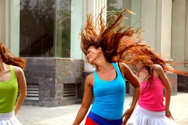 Thúy Uyên quay lại showbiz ở tuổi 44