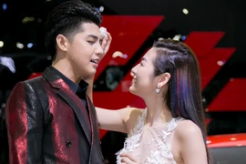 ​ Á hậu Tú Anh tình tứ bên Noo Phước Thịnh ​ ​