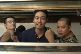 Hoàng Bách nhắn nhủ Phan Anh: "Tôi ngưỡng mộ chú!" ​