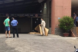 [Tin nhanh tối 4-9-2020] Người đàn ông rơi từ tầng 19 tòa chung cư xuống đất