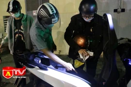 Tạm giữ 15 thanh thiếu niên càn quấy trên phố