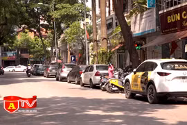  Lộn xộn tình trạng giao thông tại tuyến phố đỗ xe theo ngày chẵn, lẻ