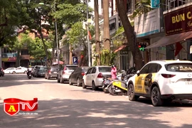  Lộn xộn tình trạng giao thông tại tuyến phố đỗ xe theo ngày chẵn, lẻ