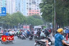 Bất cập tổ chức giao thông ở hầm chui Lê Văn Lương