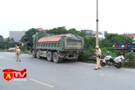 Những chiêu trò mới hoán cải xe ô tô để chở quá tải