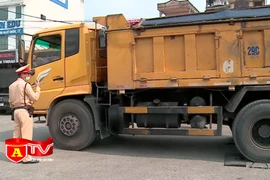 Tiếp tục xử lý xe ô tô quá tải sau đợt cao điểm