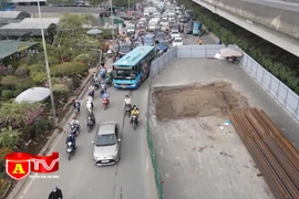 Cần làm rõ trách nhiệm các đơn vị thi công quây tôn rào chắn đường