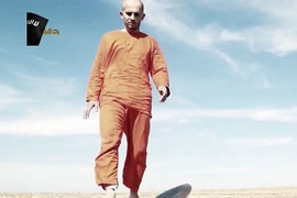 Sốc: IS tung video bắt tù nhân tự đào mộ trước khi bị hành quyết