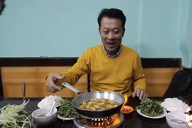 Danh hài Vân Sơn mê mẩn ẩm thực Hà Nội