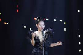 Thu Minh quyến rũ, khoe eo thon với hình ảnh thập niên 90 