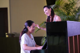"Ốc" Thanh Vân bất ngờ trổ tài chơi piano chuyên nghiệp