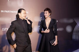 Phương Mai "đốt" mọi ánh nhìn với váy xẻ sâu khoe vòng ngực căng tròn