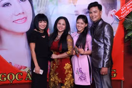 "Nữ hoàng băng cassette" Ngọc Ánh khoe người đồng hành mới 