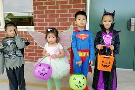 Việt Hương khoe ảnh con gái vui Halloween ở Mỹ
