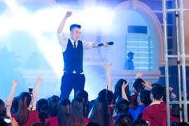 Dương Triệu Vũ tạo "lửa" cho sinh viên tại Cần Thơ