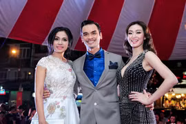 Bỏ mặc Việt Trinh, Khánh My - Đức Hải tình tứ hôn nhau