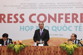 Thủ tướng Nguyễn Xuân Phúc: Môi trường đầu tư kinh doanh của Việt Nam cần vươn lên nhóm đầu ASEAN