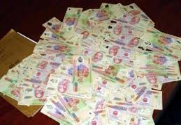 Đối tượng bị bắt khi vận chuyển gần 500 triệu đồng tiền giả 