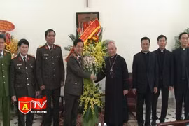 CATP Hà Nội chúc mừng lễ Giáng sinh các chức sắc công giáo