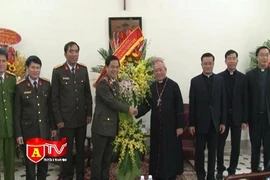 CATP Hà Nội chúc mừng lễ Giáng sinh các chức sắc công giáo