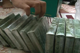 Chặt đứt đường dây vận chuyển 13 bánh ma túy trong đêm