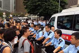 Người biểu tình vây tư gia ông Lương Chấn Anh