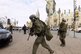 Quốc hội Canada bị “lĩnh” đạn từ kẻ quá khích