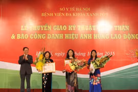  Bệnh viện Xanh Pôn được phong tặng danh hiệu Anh hùng lao động