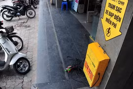 Hà Nội: Tận thấy những trạm sạc miễn phí cho xe đạp điện đầu tiên