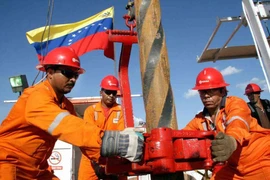 Mỹ gợi ý nới lỏng nhập khẩu dầu Venezuela khi dứt nguồn cung Nga