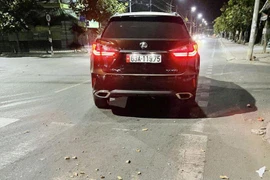 [Tin nhanh tối 15-2-2022] Đập phá xe Lexus RX350 chỉ vì... đèn chiếu chói mắt
