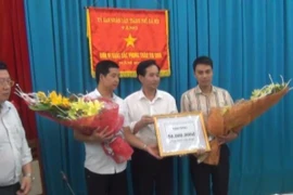 Khen thưởng việc khám phá nhanh vụ án giết người ở Trương Định