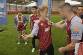 Jack – J97 tự hào khi được mời sang tham quan và giao lưu với CLB bóng đá Ngoại hạng Anh