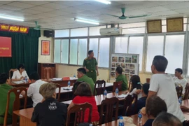 Đối thoại để thống nhất nhận thức, chung trách nhiệm giữ gọn sạch hè phố